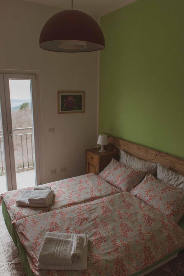 Bed And Breakfast Humus Sapiens Castiglione Chiavarese ภายนอก รูปภาพ