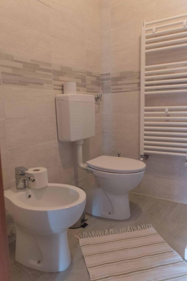 Bed And Breakfast Humus Sapiens Castiglione Chiavarese ภายนอก รูปภาพ